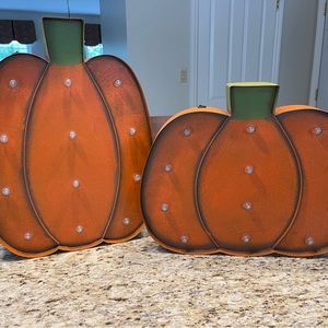 Electric fall pumpkins